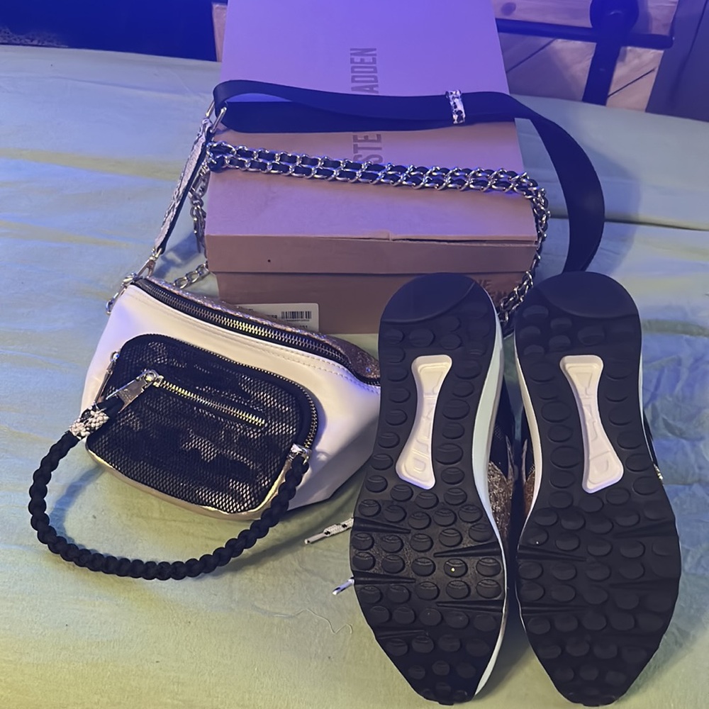 Steve Madden Gym Shoes, matching Fanny pack snake print, gold glitter, fatigue - Picture 3 of 5